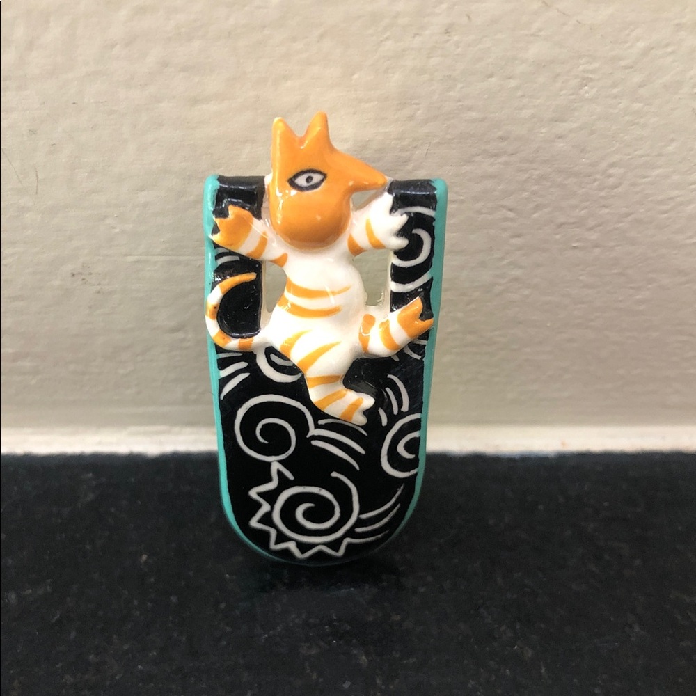 Vintage Porcelain Ceramic Art Hand Crafted Striped Cat Brooch Pin- Orange, Black - Picture 2 of 9